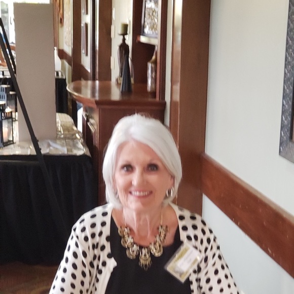 Meet your Posher, Kay - Picture 1 of 1